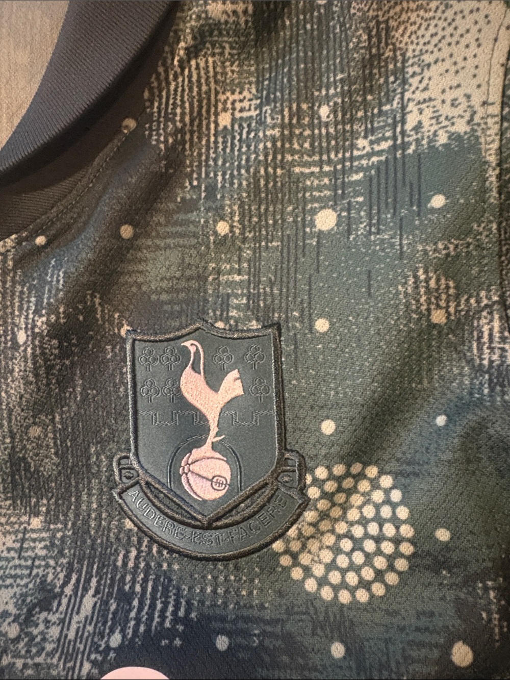 Tottenham Hotspur Kids Green AIA Graphic Training Jersey - Picture 9 of 10